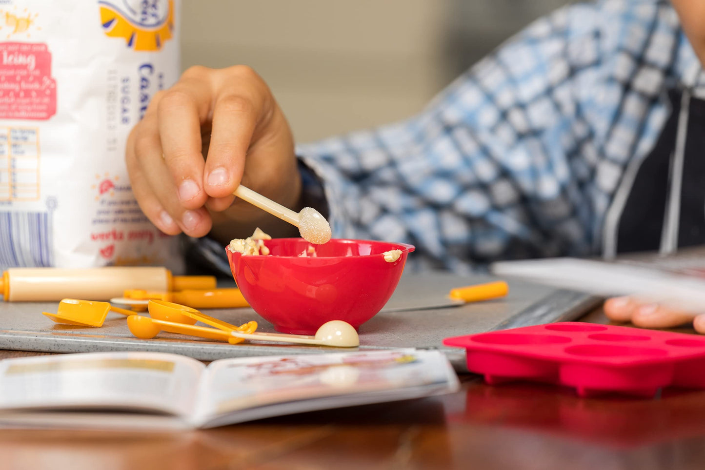SmartLab Toys Tiny Baking with 20 Delicious Tiny Recipes. Big Science. Tiny Tools.