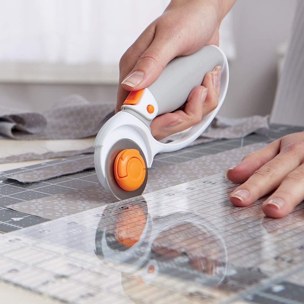 Fiskars 01-005874 Titanium Softgrip Comfort Loop Handle Rotary Cutter, 45mm, Gray