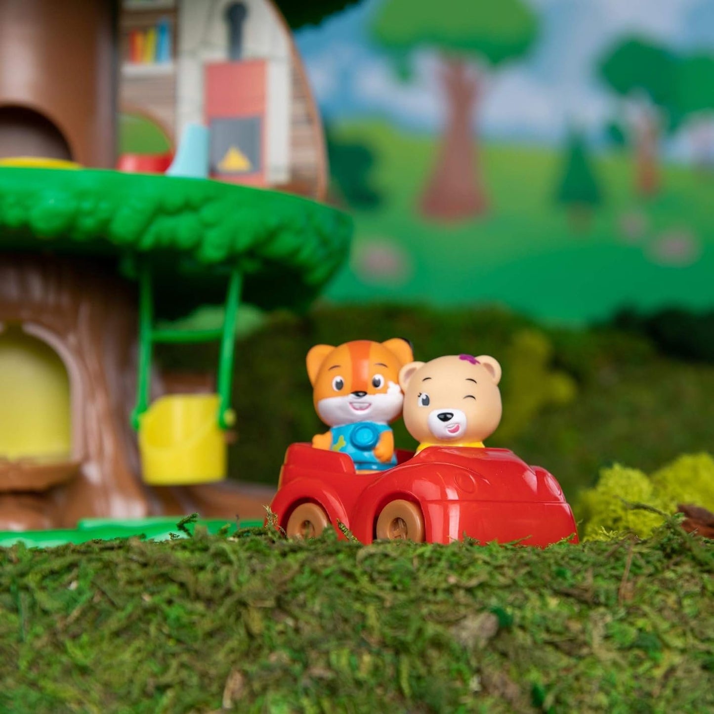 BANDAI V700200 Timber Tots by Klorofil-Magic Tree House with 2 Figures-Eliot from The Fox Ruby from The Bear Family-Early Learning pre-School playset & Activity Toy-Retro Toys-V700200