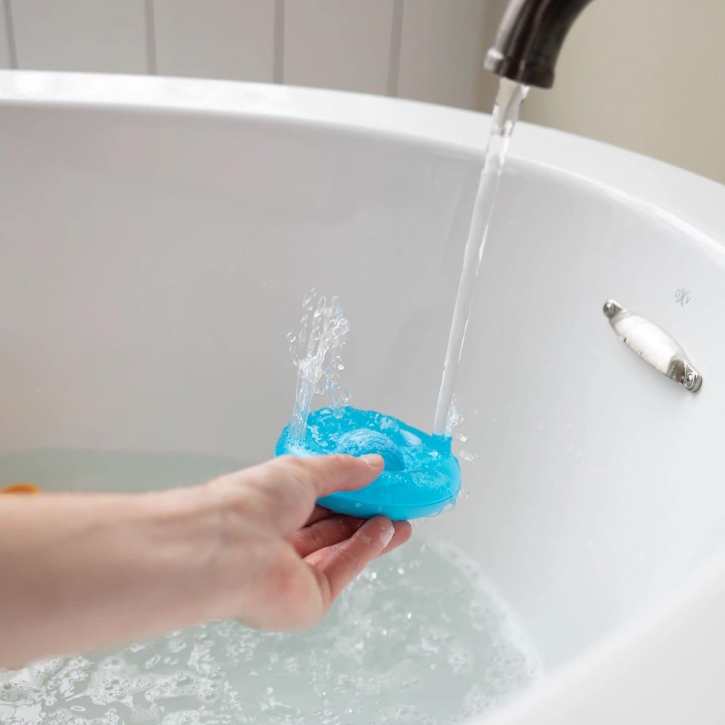 Fat Brain Toys Dimpl Splash - Three Popping Scoop & Pour Bath Toys for Toddlers