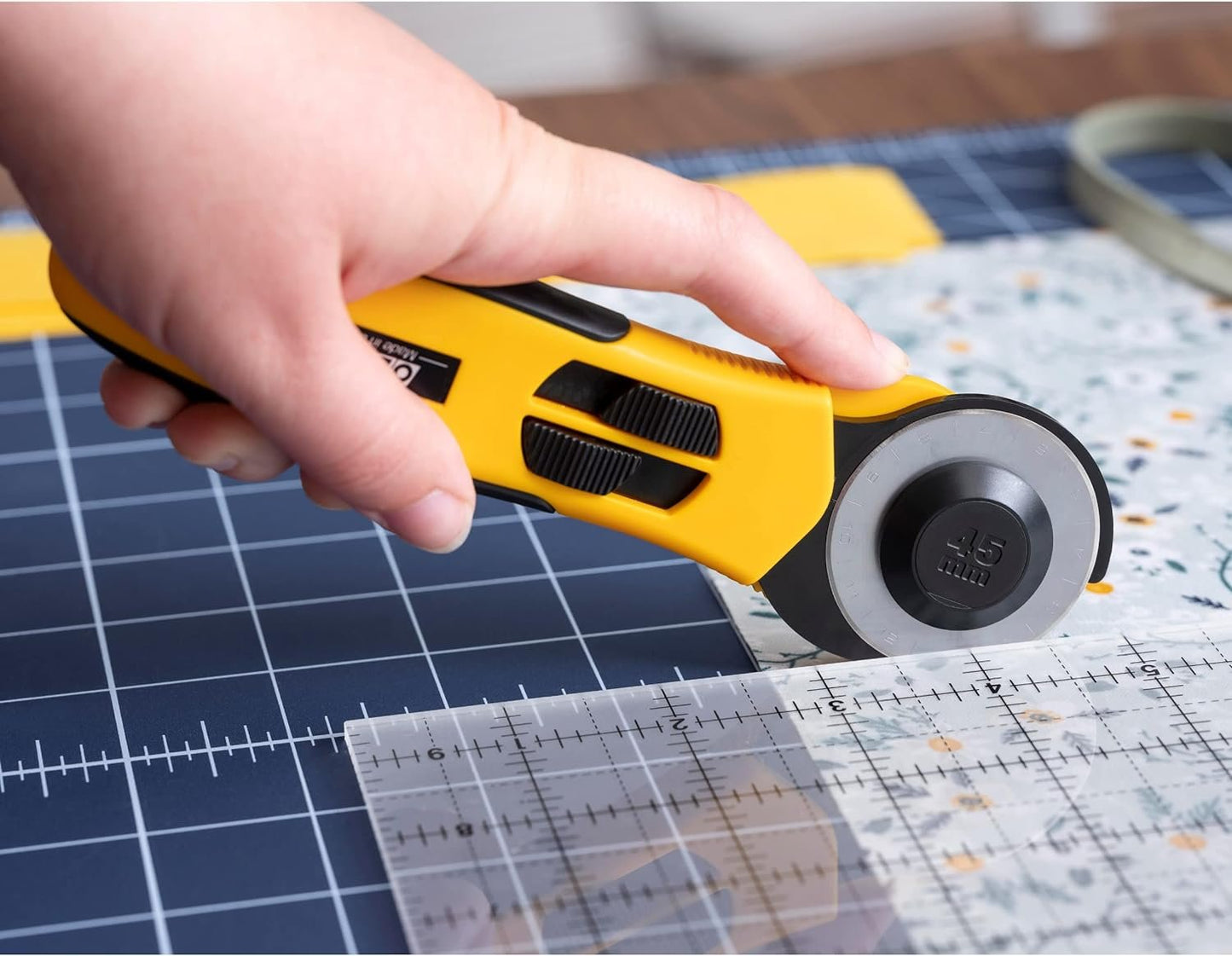 OLFA 45mm Quick-Change Rotary Cutter (RTY-2/NS) - Rotary Fabric Cutter w/ Split Blade Cover for Crafts, Sewing, Quilting, Replacement Blade: OLFA RB45-1