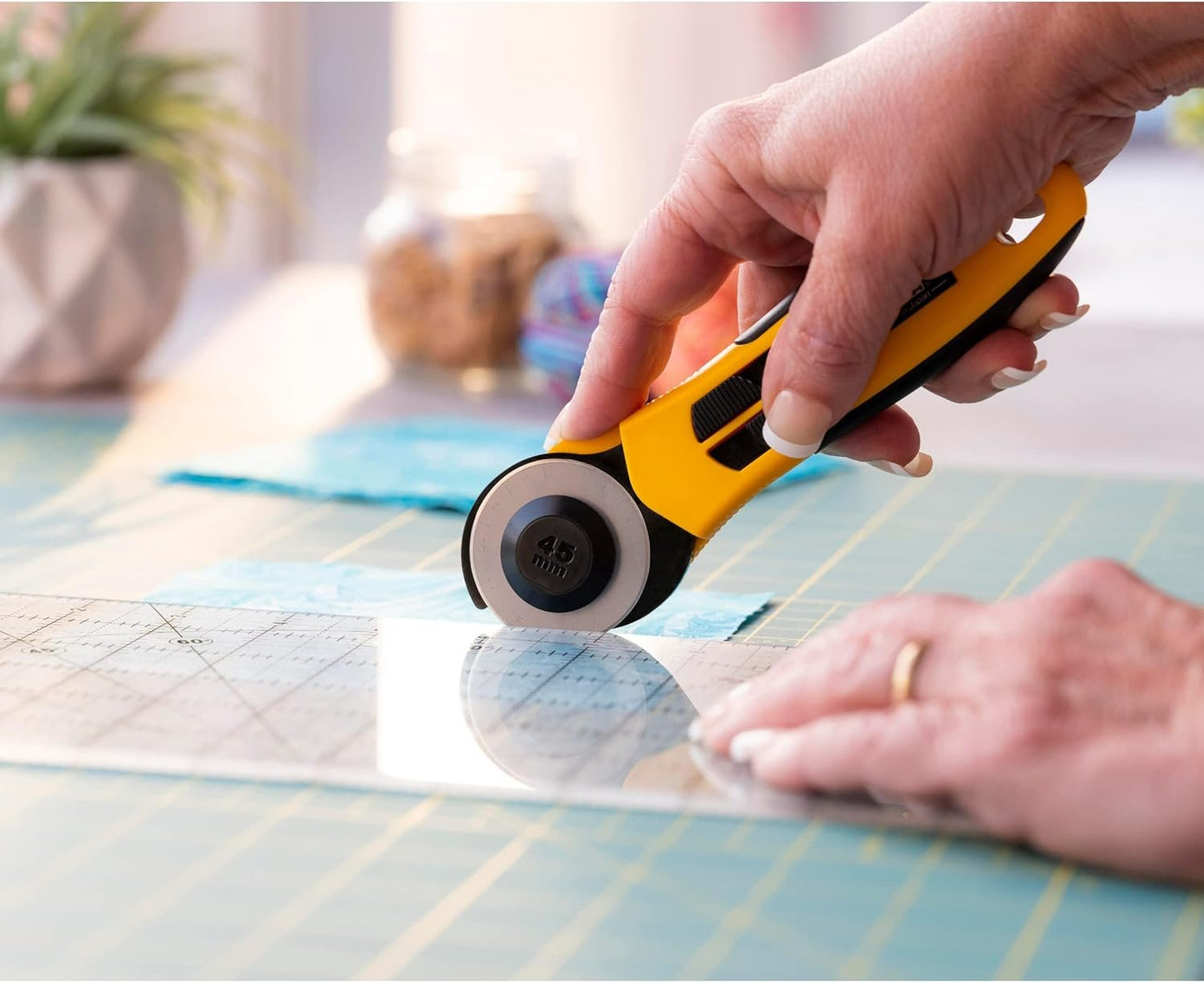 OLFA 45mm Quick-Change Rotary Cutter (RTY-2/NS) - Rotary Fabric Cutter w/ Split Blade Cover for Crafts, Sewing, Quilting, Replacement Blade: OLFA RB45-1