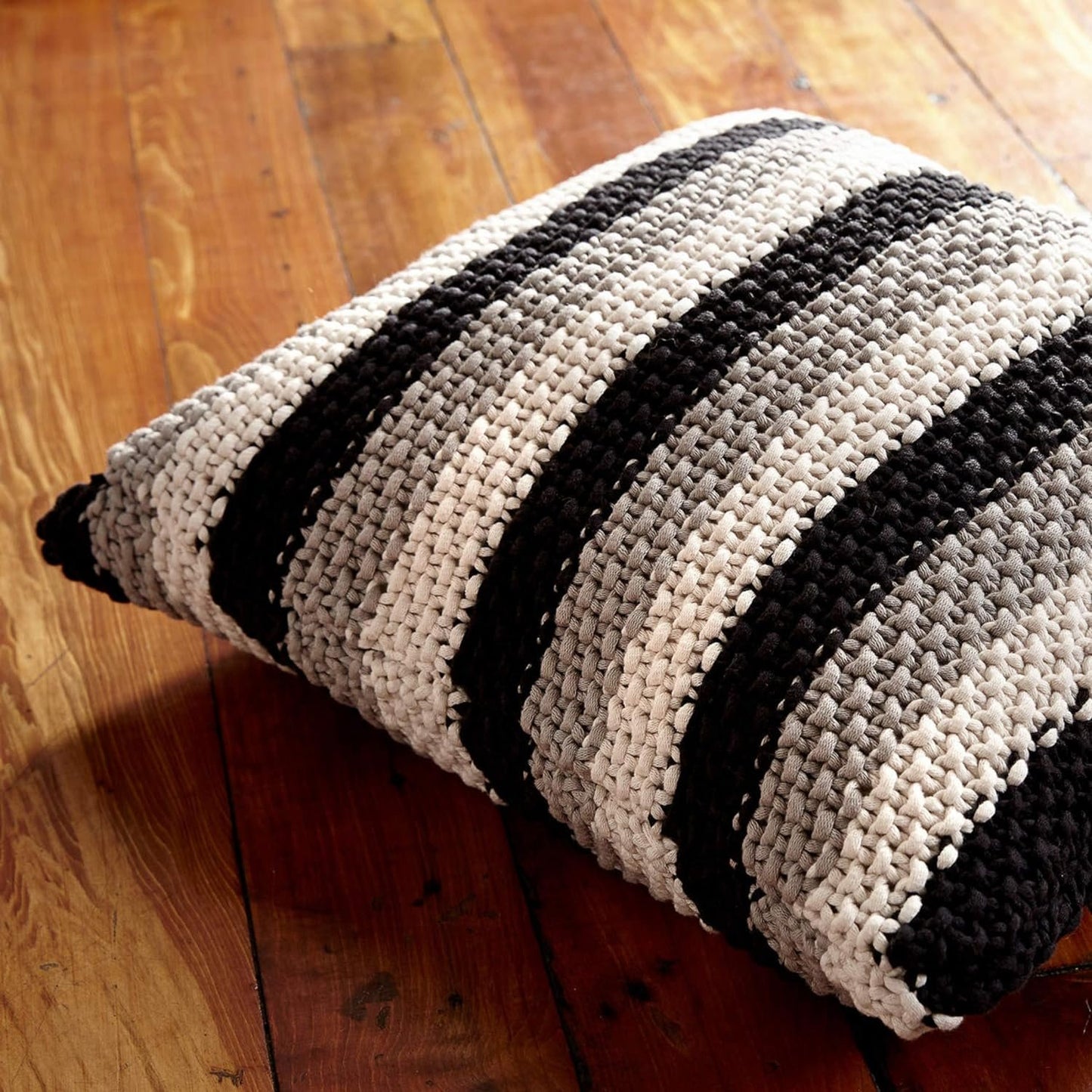 Bernat Maker Home Dec Yarn, 8.8oz, Guage 5 Bulky Chunky, Black