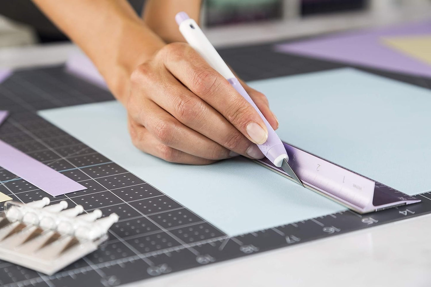 Cricut TrueControl Knife Kit - For Use As a Precision Knife, Craft knife, Carving Knife and Hobby Knife - For Art, Scrapbooking, Stencils, and DIY Projects - Comes With 5 Spare Blades - [Lilac]
