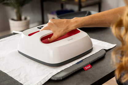 Cricut EasyPress Decorative Mat, Protective Heat-Resistant Mat for Heat Press Machines and HTV and Iron On Projects